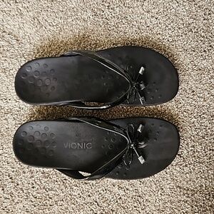 Vionic sandals size 8.5